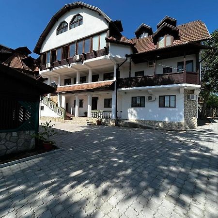 Hotel La Conac Nufaru Exteriér fotografie