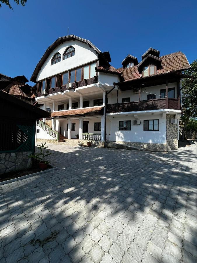 Hotel La Conac Nufaru Exteriér fotografie